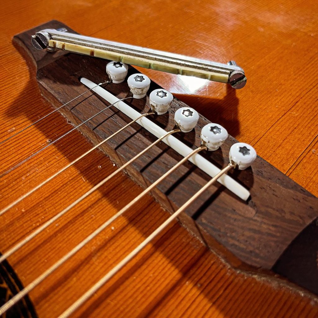 Soitinhuolto ja sähkötyöt Joensuussa, joensuu, aleksiojalainstruments, soitinkorjaus, alasatula vaihto ,ekoguitars, akustinen kitara korjaus